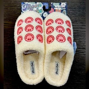 Moon Cake memory foam cloudsoft fleece cusiony comfort new smiley faced slippers